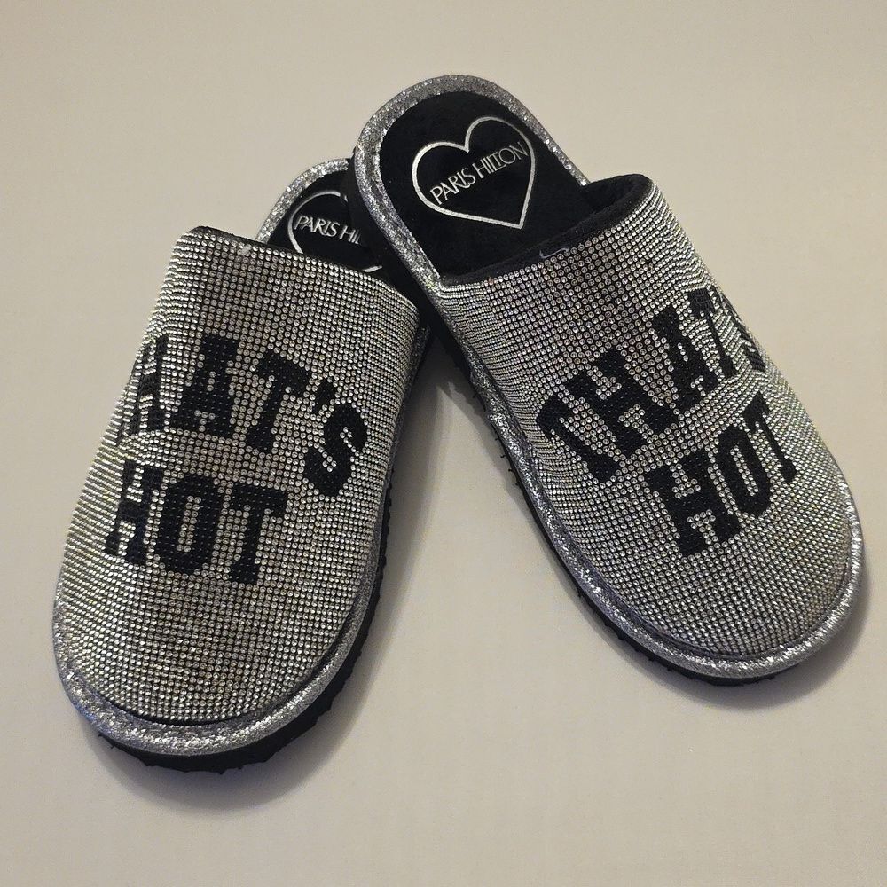 BRAND NEW PARIS HILTON SLIVING  GLITTER RHINESTONE SLIPPERS  THAT's HOT …